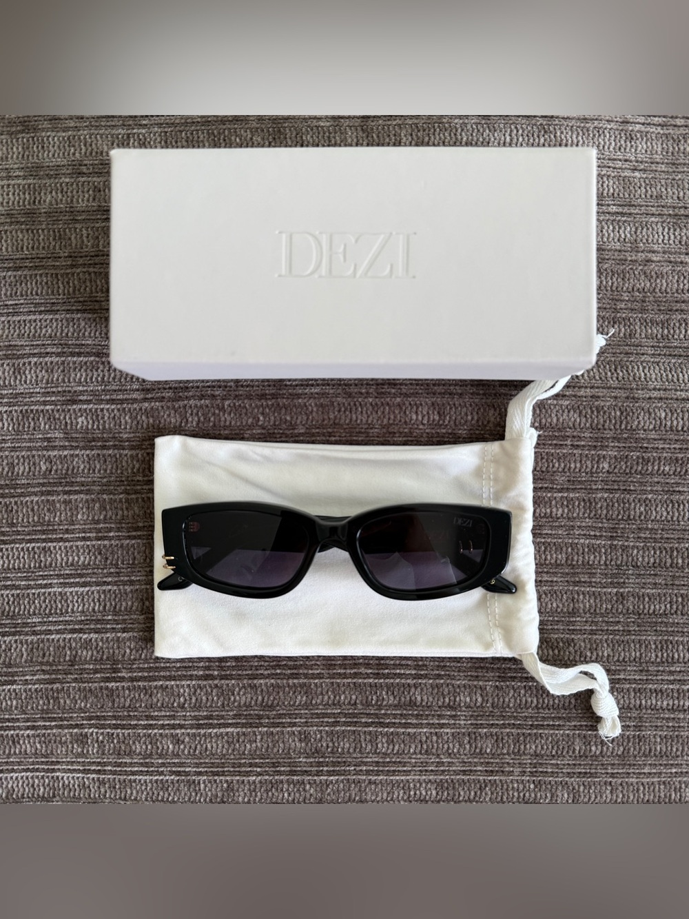 DEZI CUFFED Sunglasses